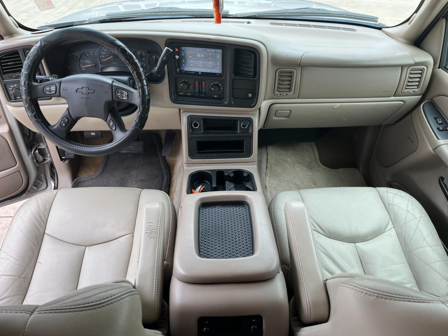 2006 SILVER /gray Chevrolet Tahoe 4WD (1GNEK13T76R) with an 5.3L V8 OHV 16V engine, 4-Speed Automatic Overdrive transmission, located at 14700 Tomball Parkway 249, Houston, TX, 77086, (281) 444-2200, 29.928619, -95.504074 - Photo#10